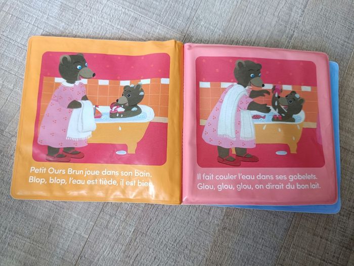 Livre bain " petit ours brun joue dans son bain " - photo numéro 2