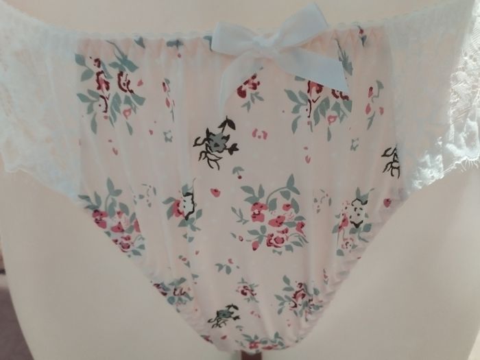 Ensemble sous vêtements blanc fleurie - photo numéro 4