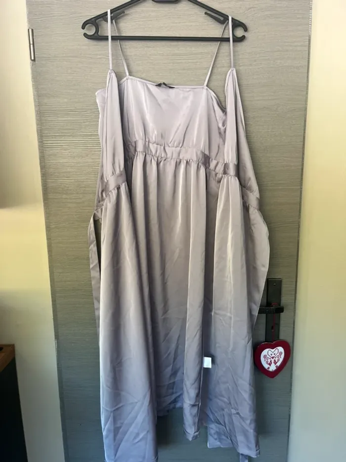 Robe satinée👗 - photo numéro 7