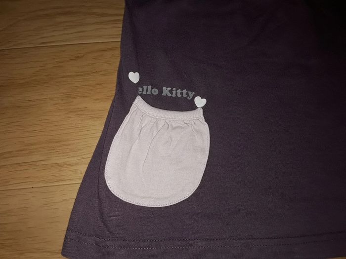 🔮 Blouse Hello Kitty en 5 ans 🔮 - photo numéro 4