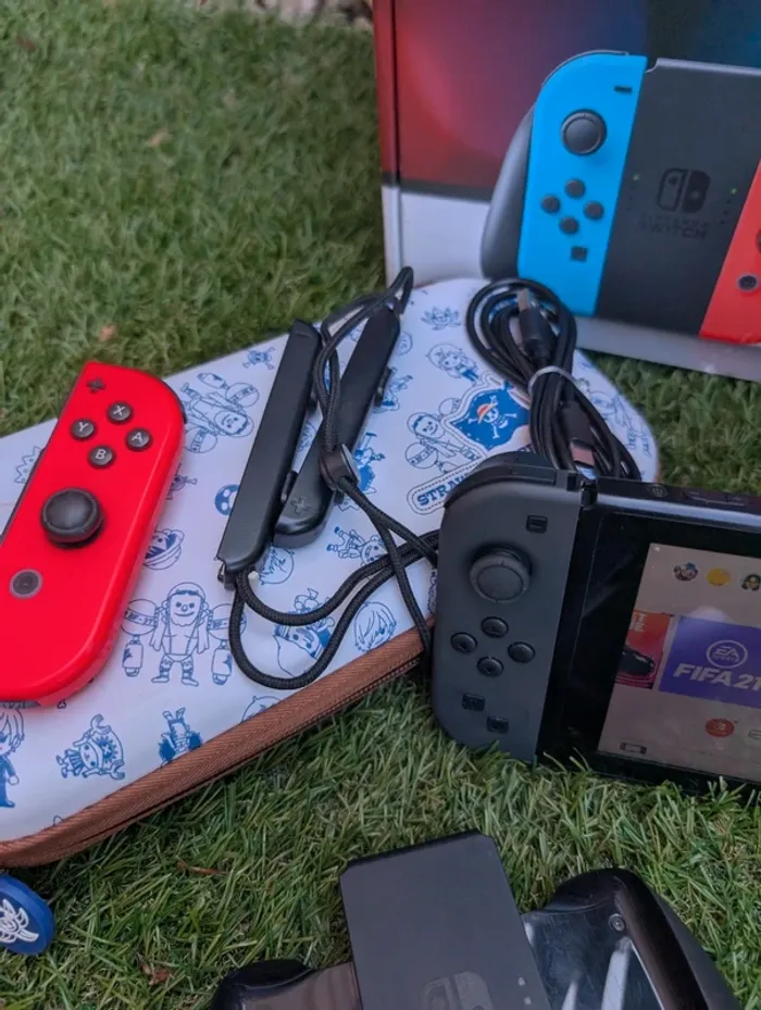Console Nintendo Switch manettes carte SD pochette ect.. - photo numéro 13