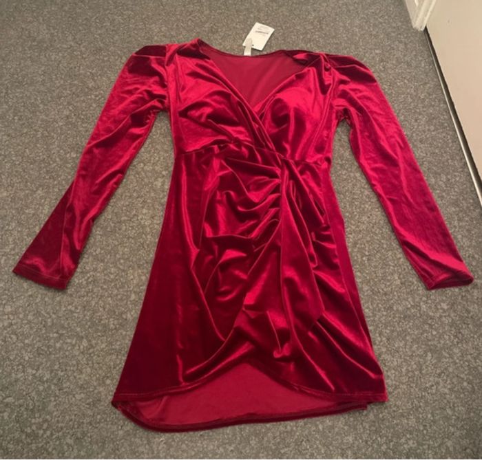 Robe satinée rouge - photo numéro 3