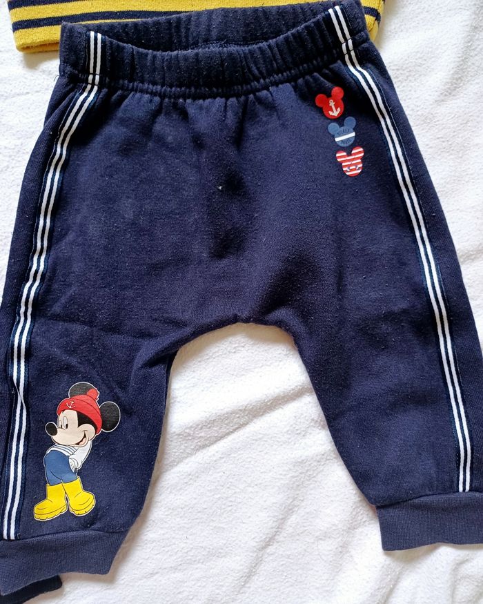 Lot de vêtements taille 6 mois Disney - photo numéro 7