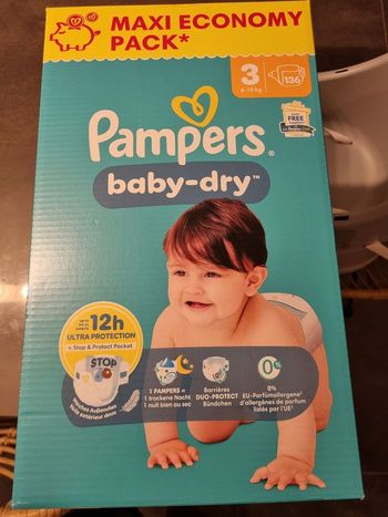 Vends 136 couches pampers 