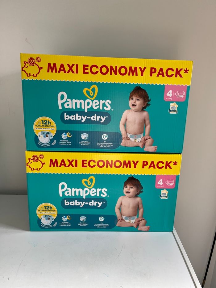 Couches Pampers baby dry taille 4