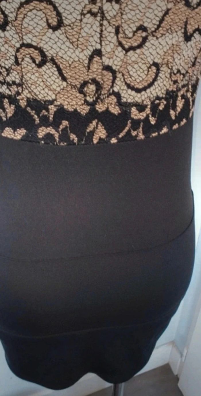 Robe dentelle noire et doré - photo numéro 8