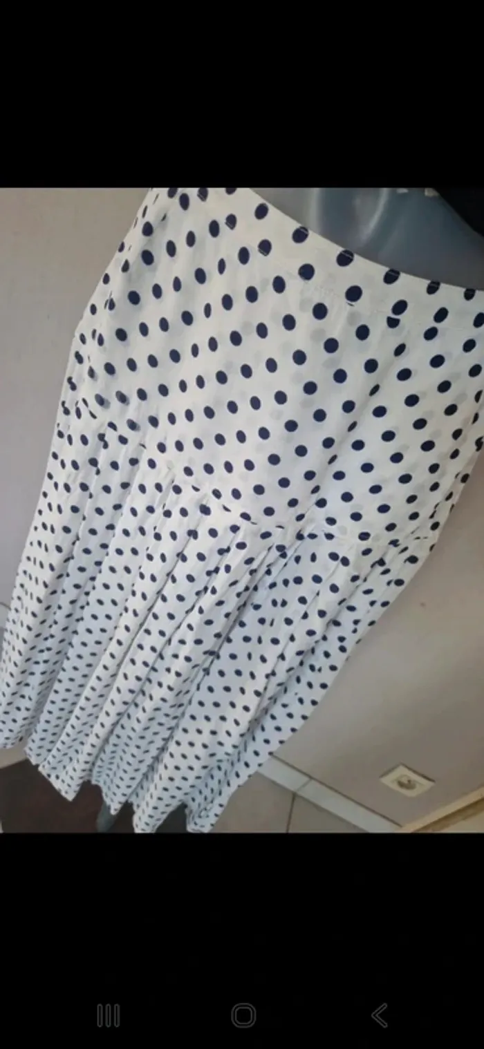 Jupe longue caroll taille 40 bon etat blanche avec pois bleue - photo numéro 2