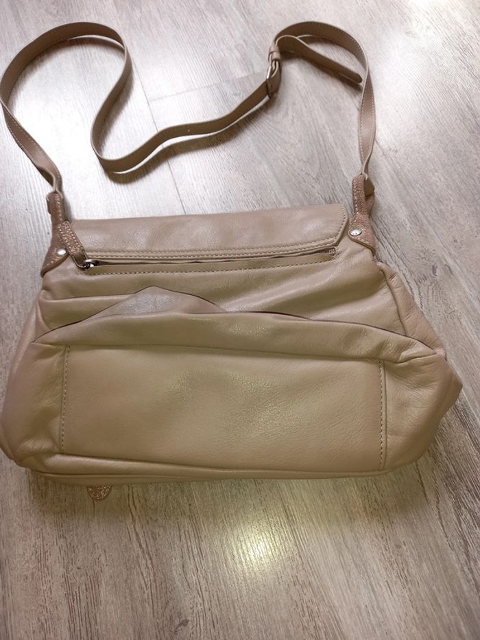 sac bandoulière lancaster en cuir beige et doré - photo numéro 3