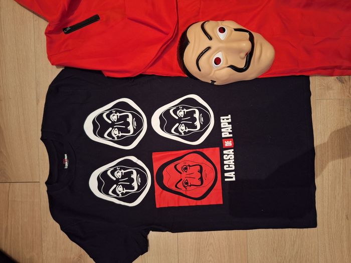 Déguisement La Casa de Papel, la combinaison 140cm, tee-shirts taille XS, masque taille unique, excellent état - photo numéro 8