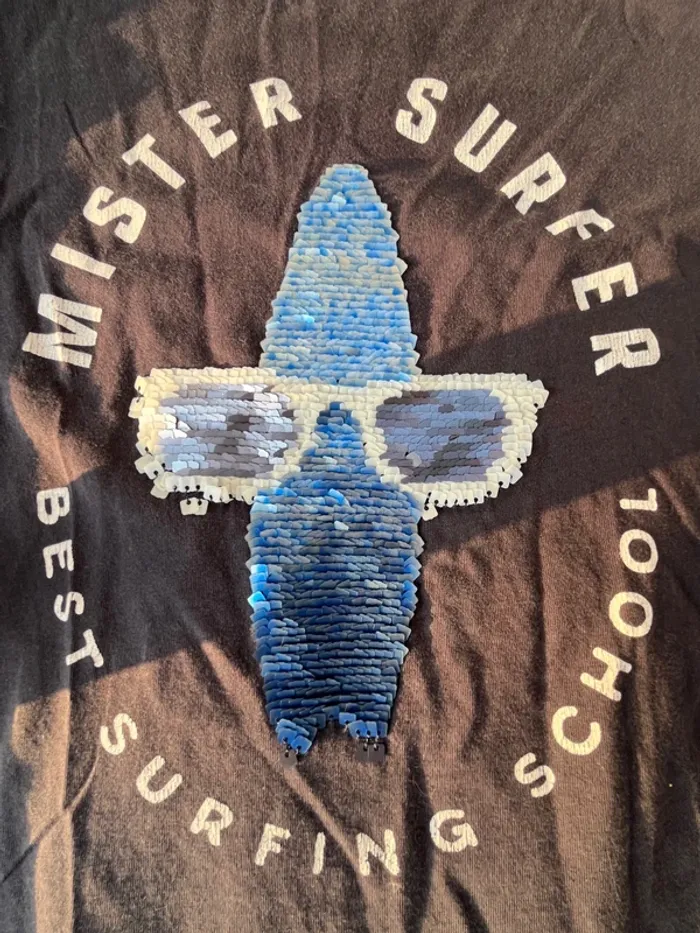 T shirt sans étiquette mais équivaut à 10ans - photo numéro 5