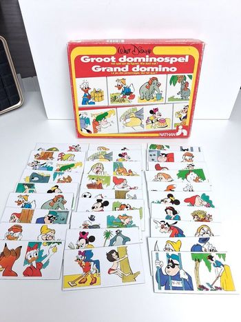 Jeux vintage Walt Disney 1983 Grand domino le jeux des personnages  (jeux nathan) complet