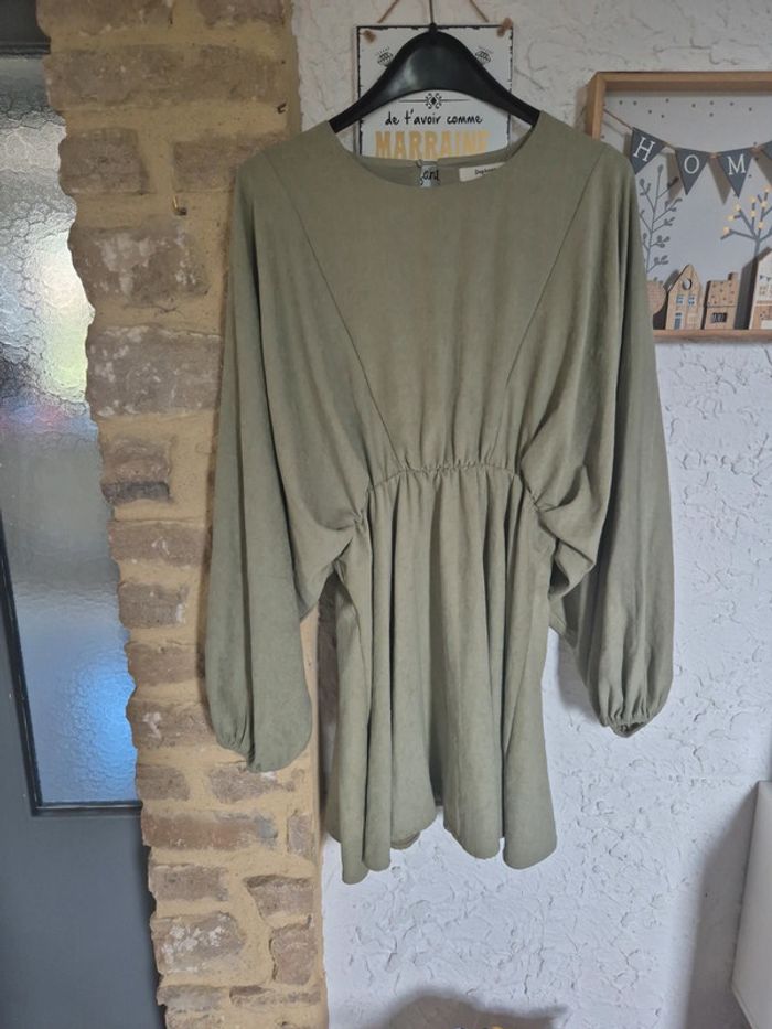 Magnifique robe courte verte olive manches ballon Daphnea taille L 40/42