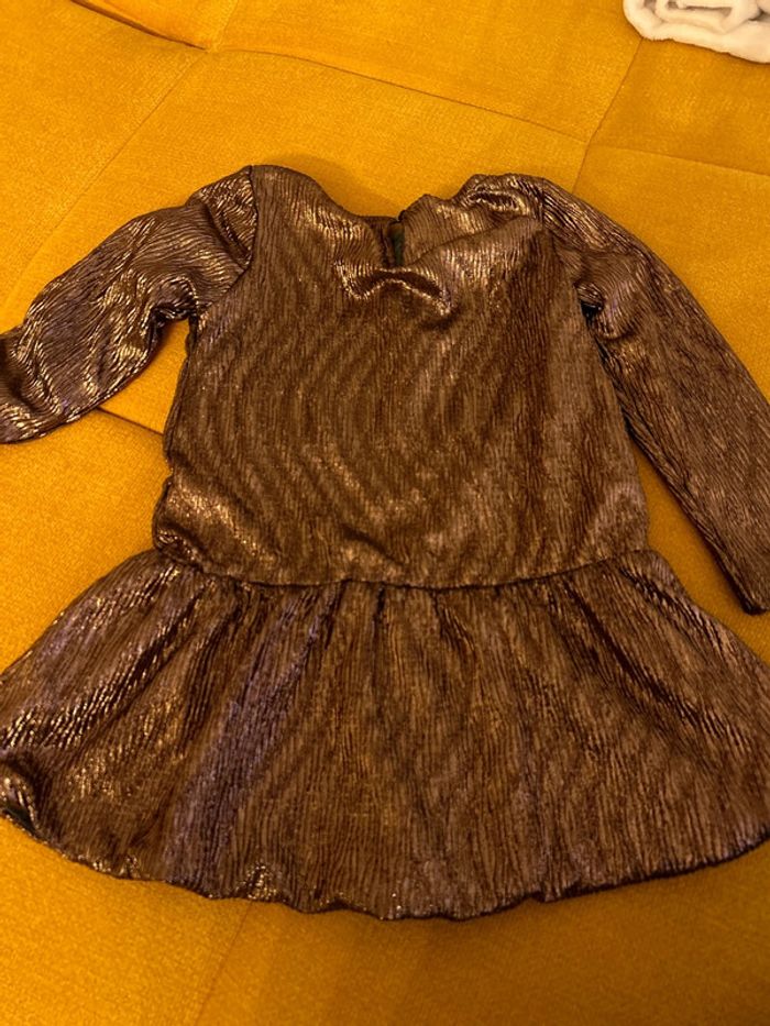 Robe doré 4 ans - photo numéro 3