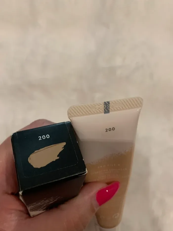 Fond de teint Fenty Beauty teinte 200 ( me contacter avant achat svp ) - photo numéro 7