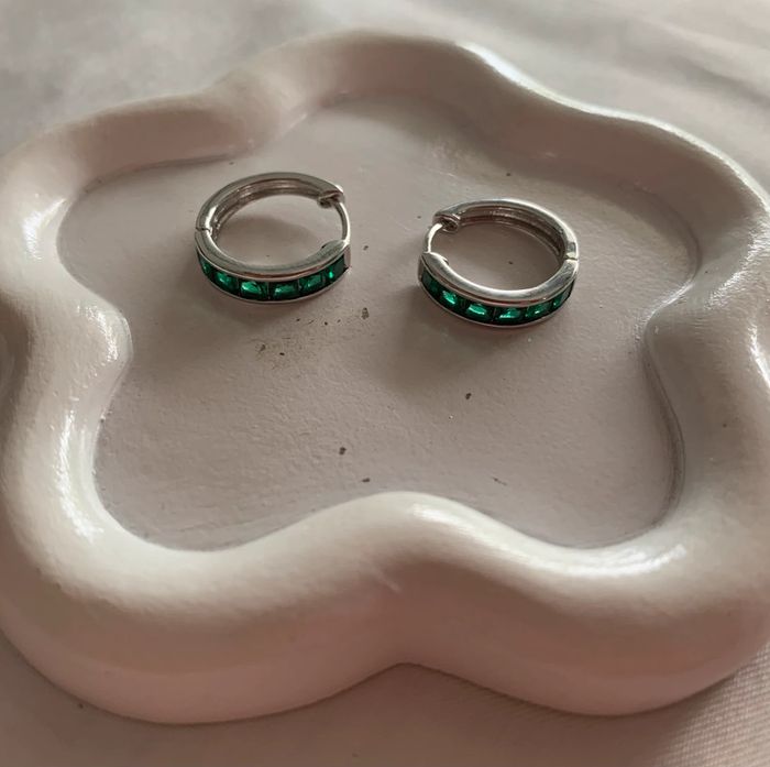 Boucles d’oreilles créoles vertes et argentées 17 mm - photo numéro 8