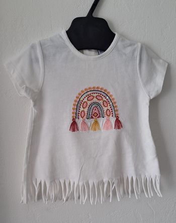 Joli Tee-shirt Neuf 6 mois