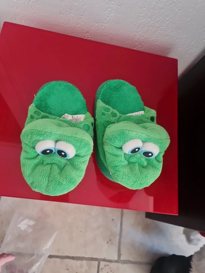 Chaussons crocodile 🐊 stompeez 28-30 comme neuf - photo numéro 4
