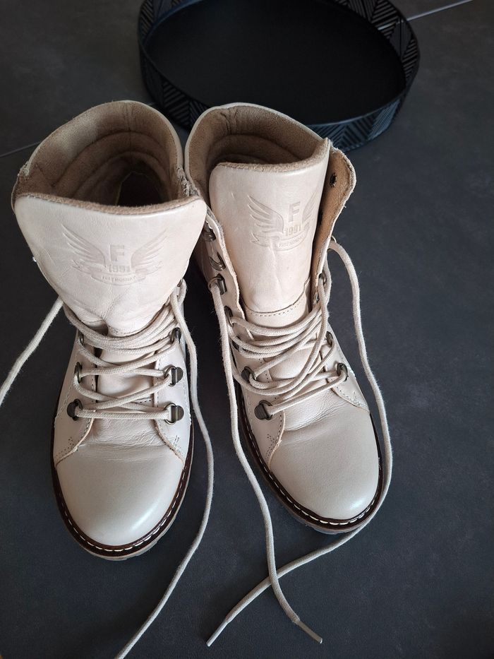 Chaussures montantes lacets