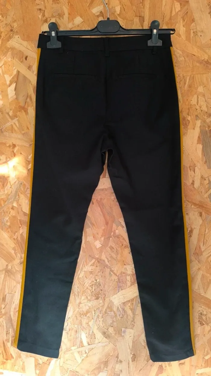 Pantalon noir bande jaune - photo numéro 2