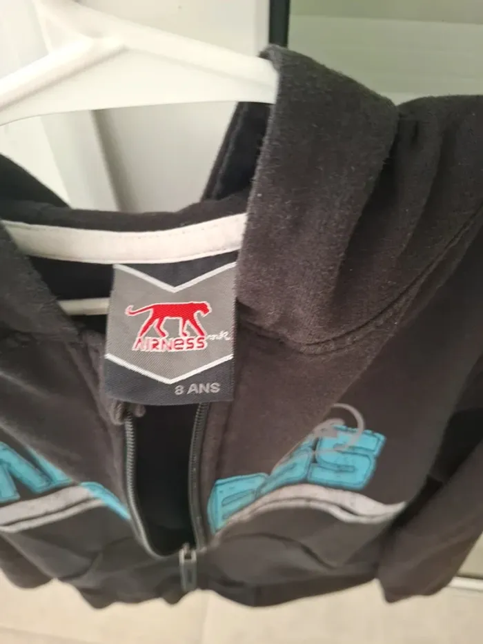 Gilet zippé a capuche 8 ans - photo numéro 3