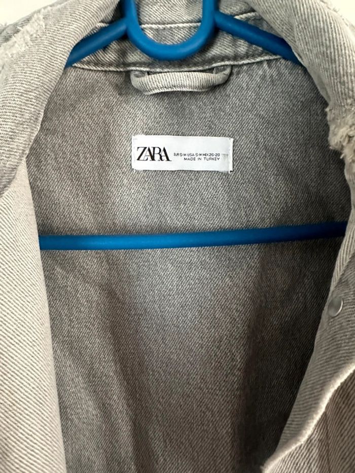 Veste en jean grise à déchirures -Zara - photo numéro 2