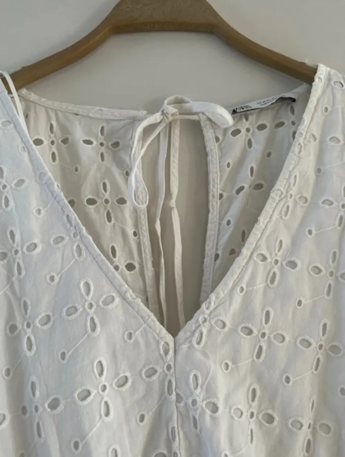 Robe Zara blanche brodée - Taille M - photo numéro 2
