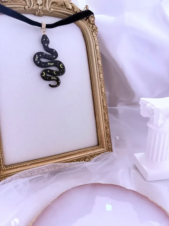 Collier ras de cou avec bijoux serpent Witch