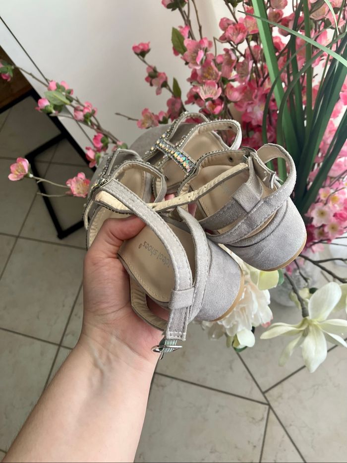 Chaussures à petits talons avec strass T.40 - photo numéro 7