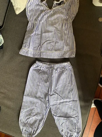 Ensemble bleu et blanc à rayures