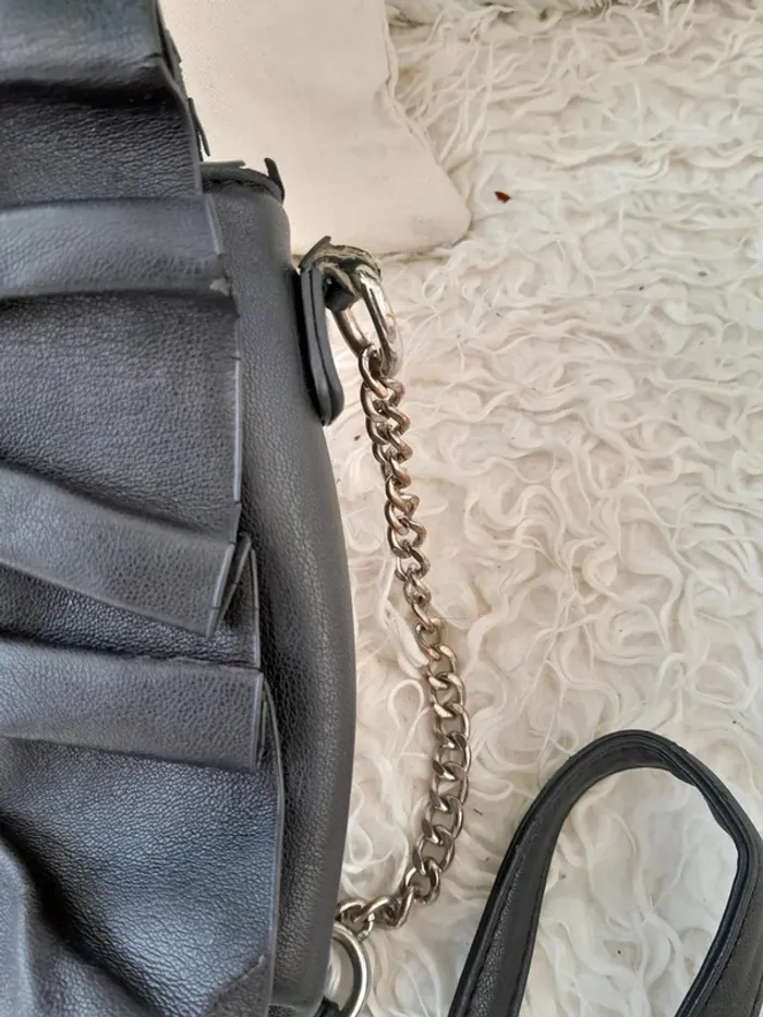 Sac à main noir avec volant, bandoulière, Marque Primark - photo numéro 2