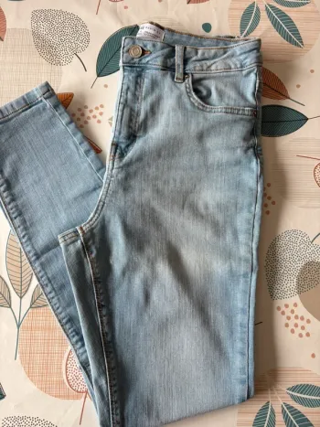 Lot de trois, jeans neuf, juste lavé jamais porté, taille 40