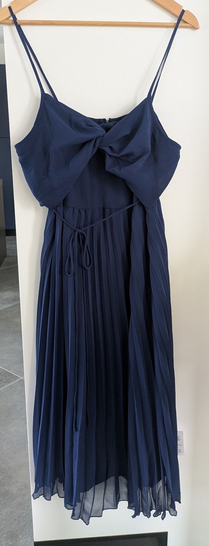Robe Asos plissée et décolleté taille 42/44