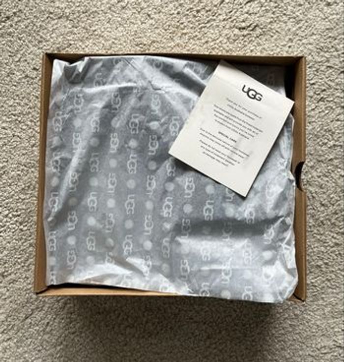 Bottines UGG Mini Platform - Taille 38 - Neuves - photo numéro 9