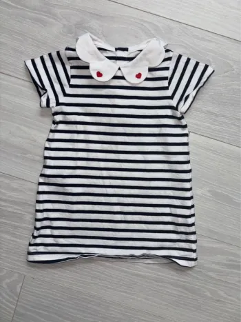 Robe à rayures et avec col cœurs