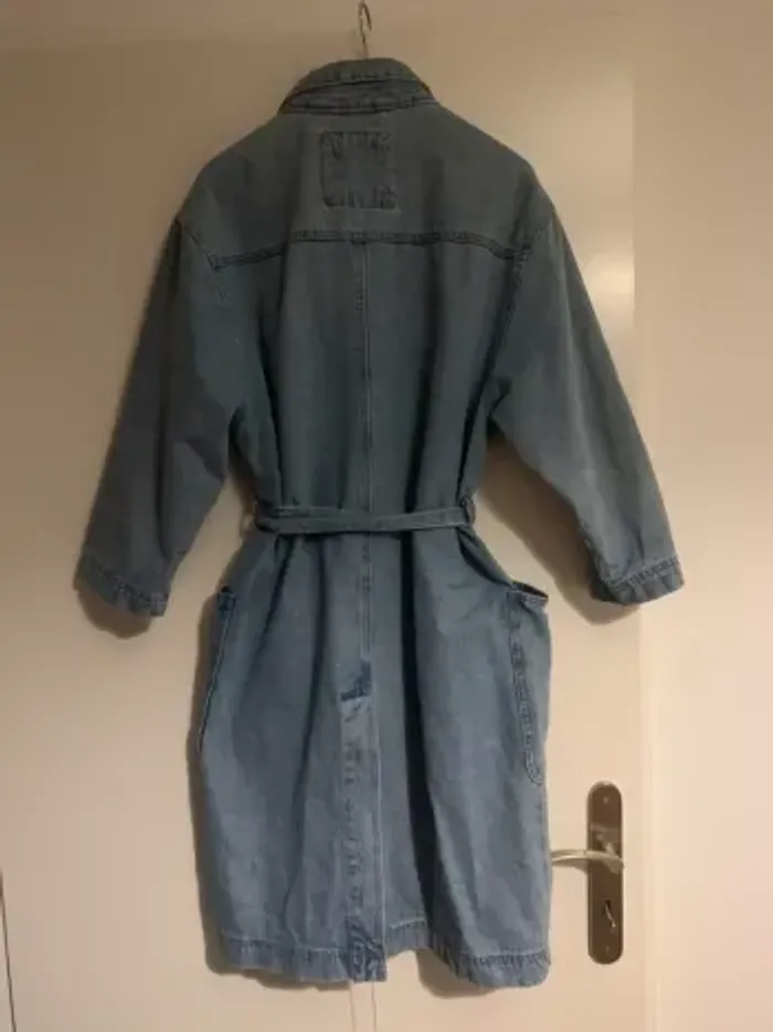 Veste en jean longue avec ceinture - photo numéro 2