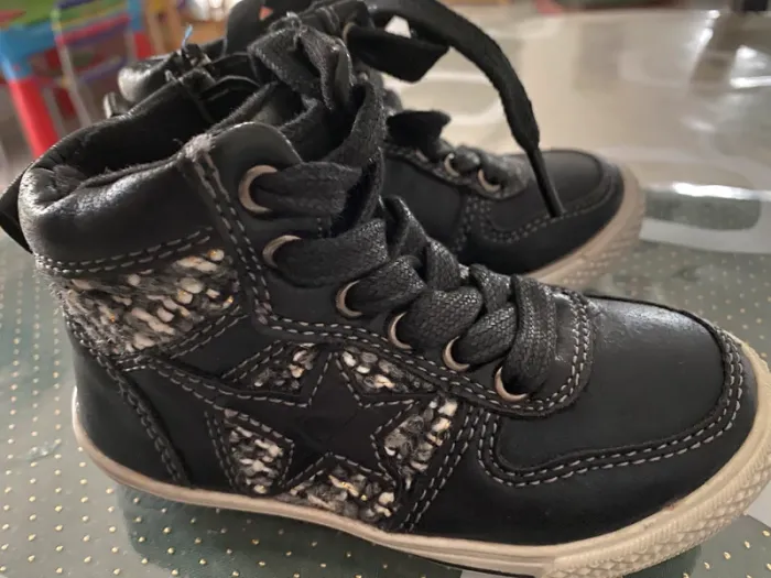 Chaussures fille taille 24 neuves ! - photo numéro 3