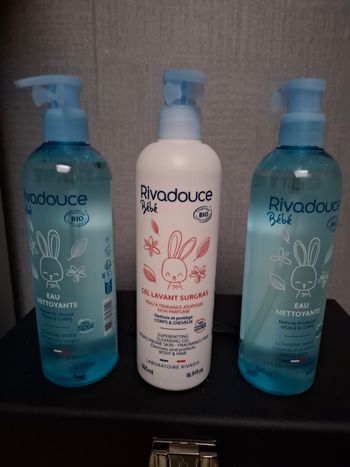 Lot 2 eaux nettoyantes et 1 gel lavant surgras