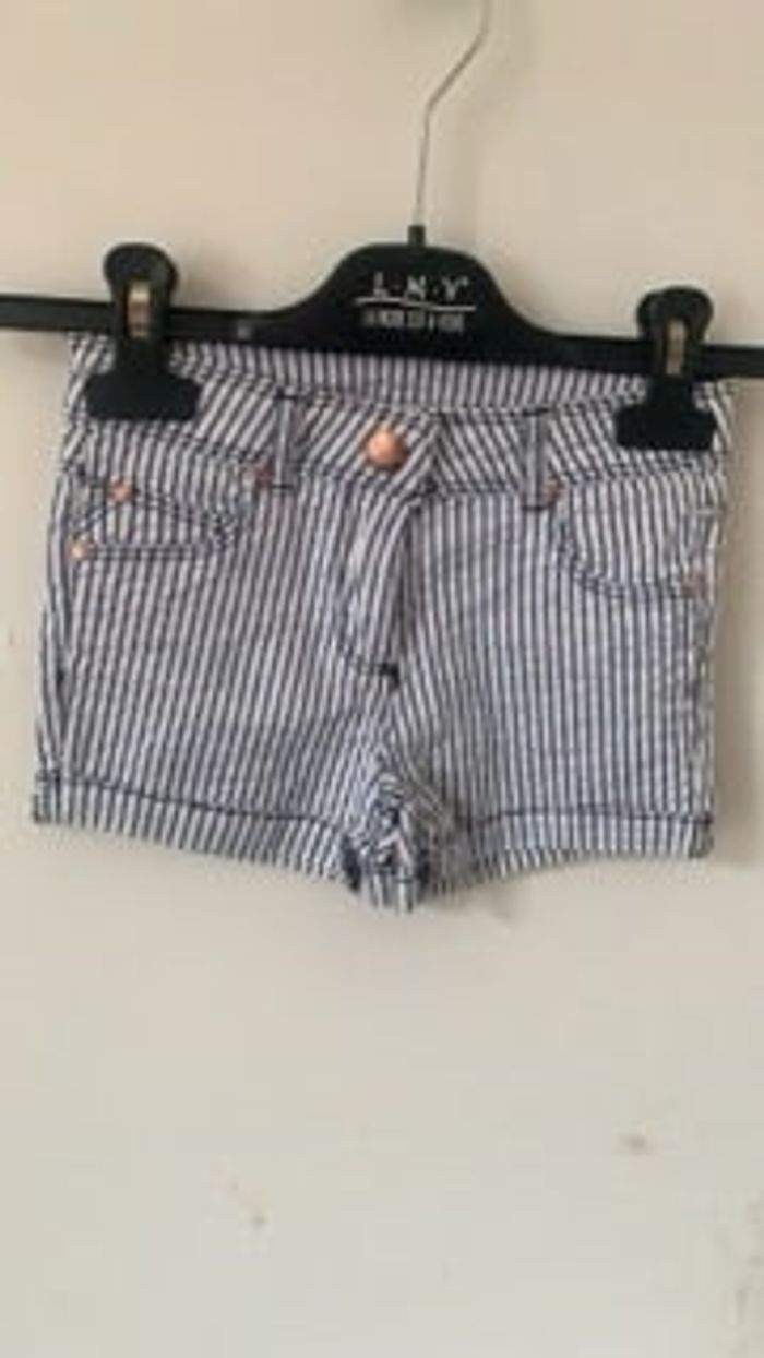Short fille taille 4 ans