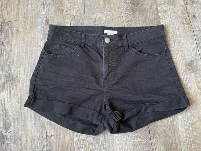 Short noir