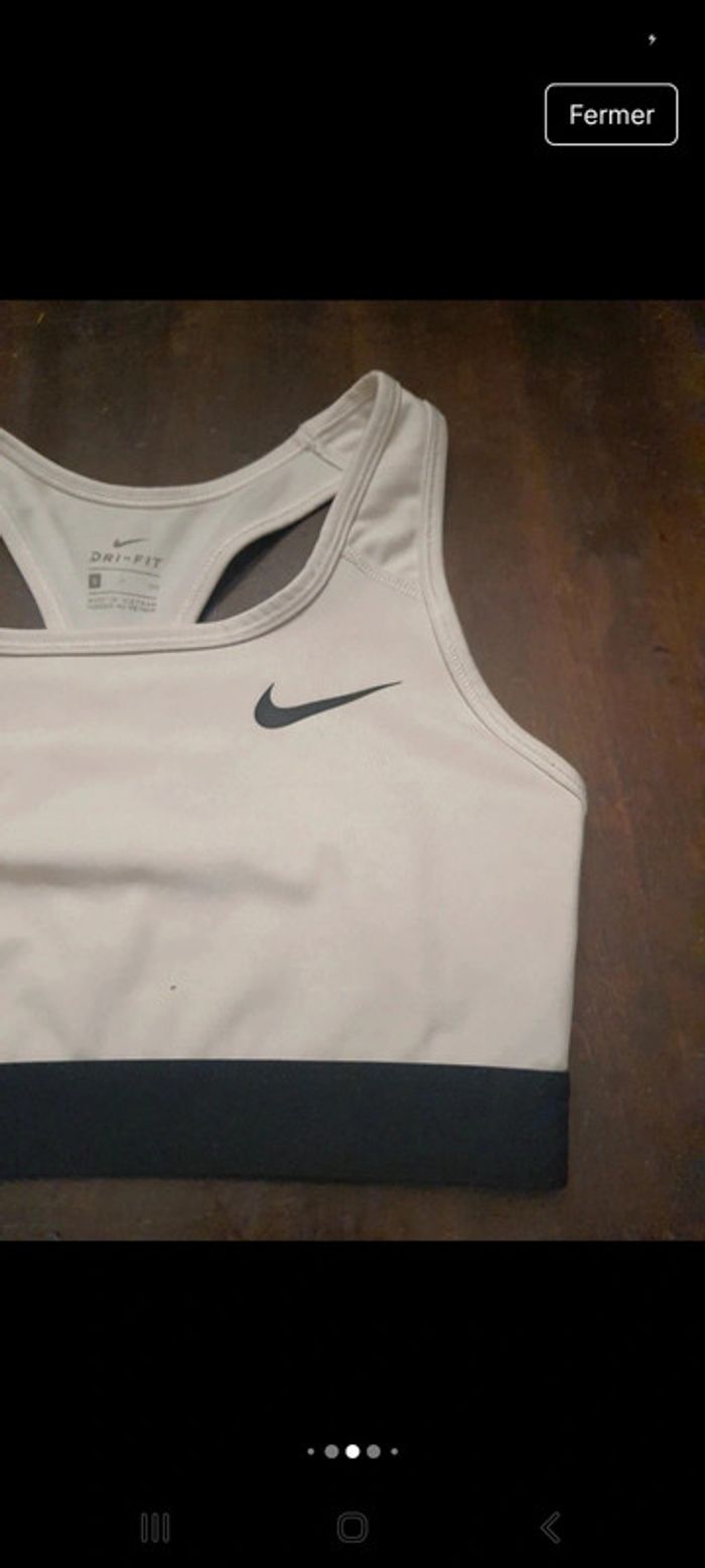 Jolie Brassière de sport blanche Nike taille S - photo numéro 10