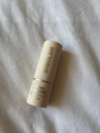 Stick effaceur de pores