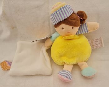 Doudou et compagnie poupée les demoiselles cupcakes citron