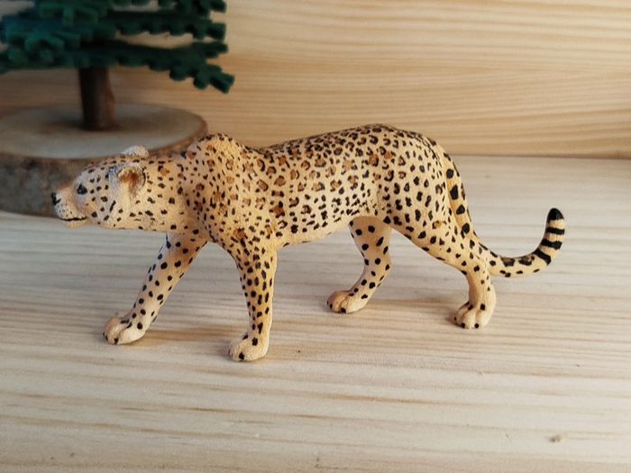 Schleich guépard en chasse Figurine animal de la savane - photo numéro 3