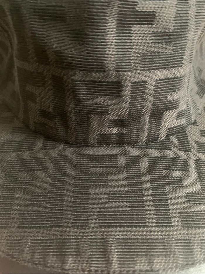 Casquette fendi - photo numéro 3