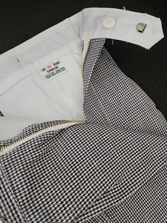 Pantalon de cuisinier.
Bragard.
Taille : 40.
Neuf, mais petite tache à l'intérieur (voir photos). - photo numéro 7