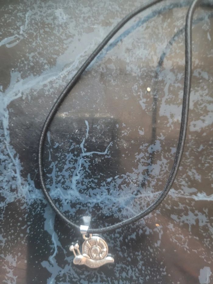 Pendentif acier inoxydable sur cordon noir élastiqué - photo numéro 6
