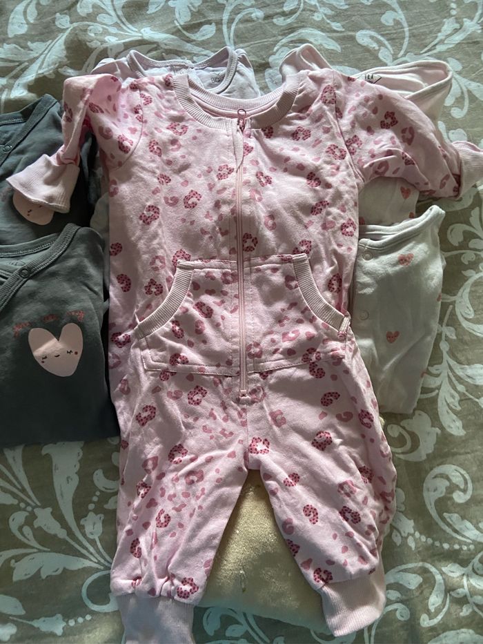 Lot pyjamas 6 mois - photo numéro 2