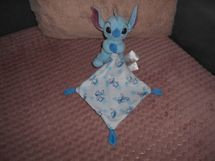Doudou Stitch (Disney baby) neuf