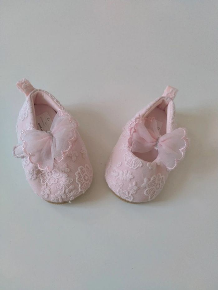 Chaussures bébé fille taille 18 - photo numéro 2