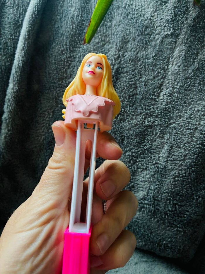 Distributeur bonbons pez barbie - photo numéro 6
